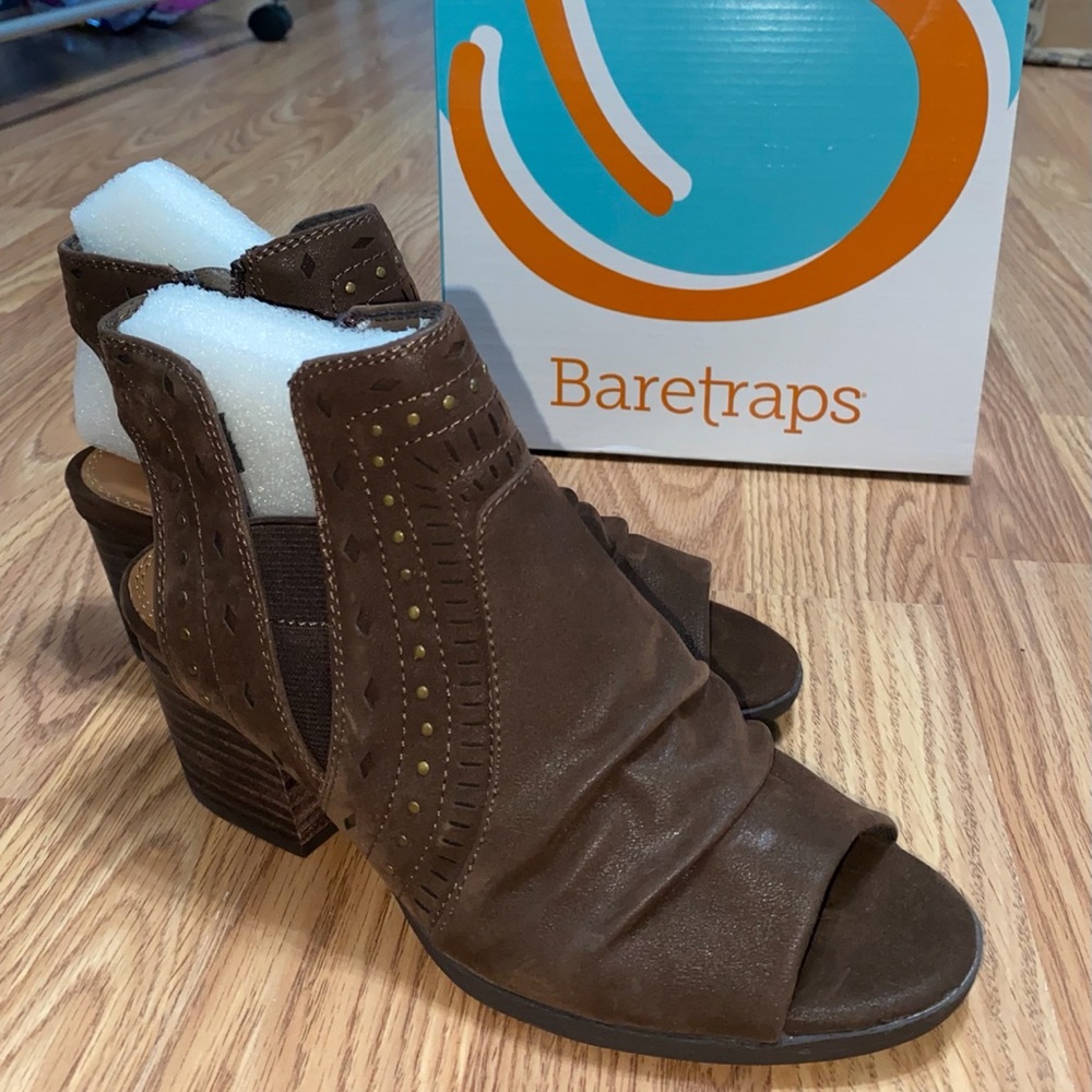 Bare traps boots 6.5